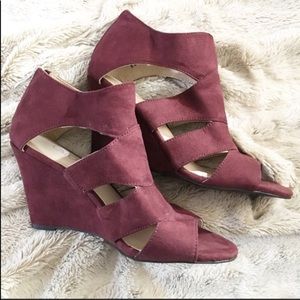 Cato never worn burgundy wedges size 7